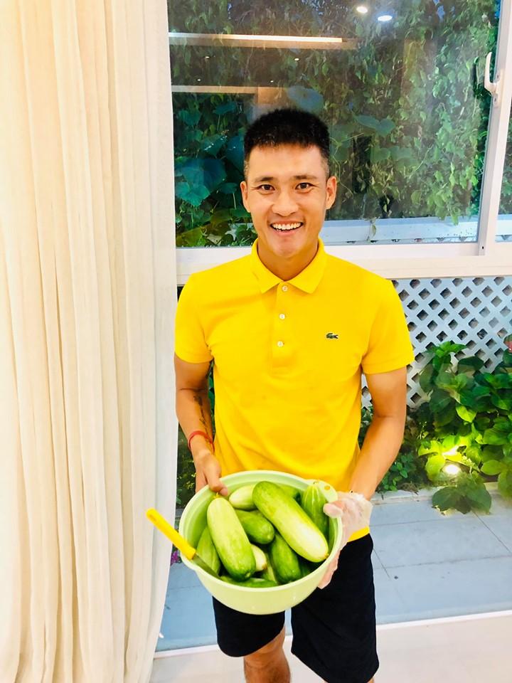 Rao bán dưa sạch nhà trồng, Công Vinh khiến fans cười ngặt nghẽo vì hét giá... trên trời-2