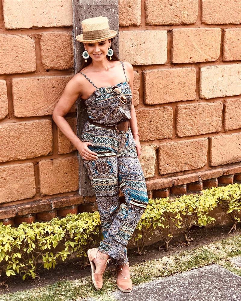 Bản tin Hoa hậu Hoàn vũ 9/5: Cố nhân 7 năm không gặp của Diễm Hương phơi ngực trần quá táo bạo-12