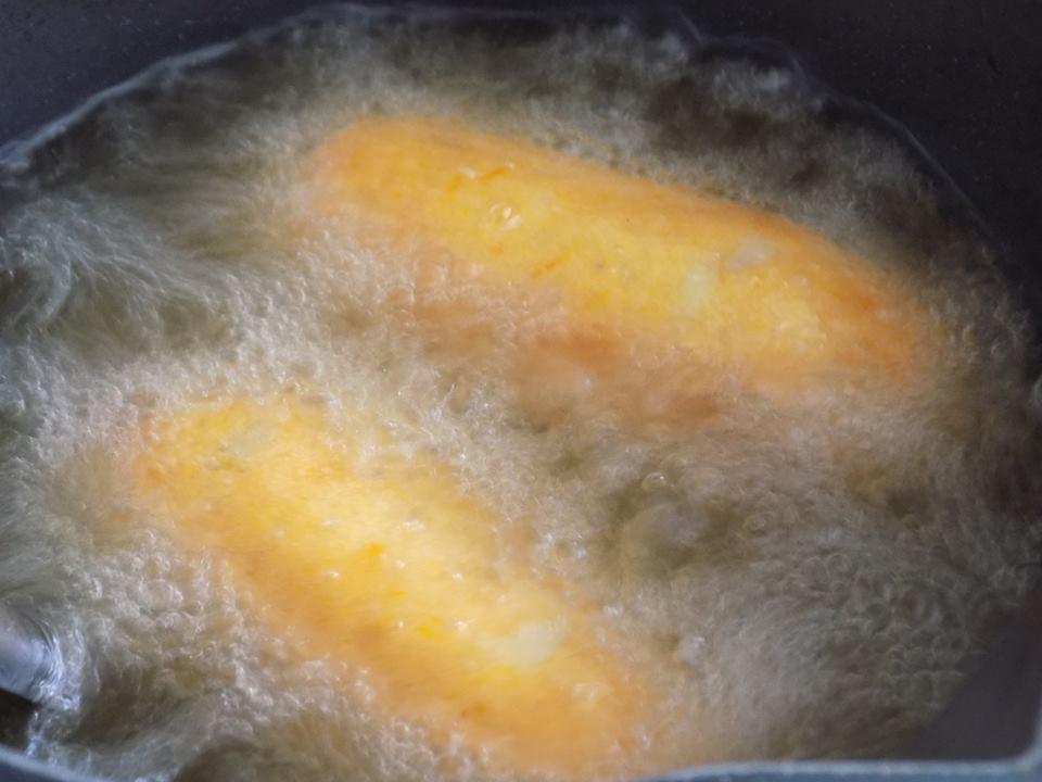Cách làm bánh chuối khoai lang chiên giòn rụm, ăn hoài không biết chán-4