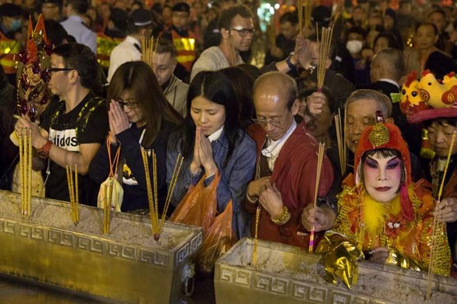 Thảm họa thẩm mỹ Hong Kong làm đủ nghề để kiếm sống ở tuổi U90-4