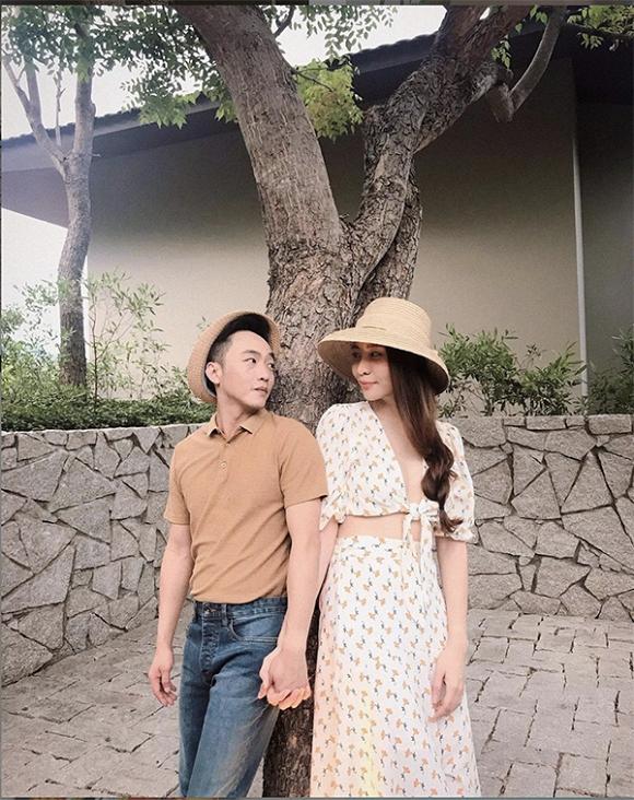 Chẳng kém Hà Hồ - Kim Lý, Đàm Thu Trang - Cường Đô La cũng tích cực diện đồ đôi, tinh tế chọn phụ kiện để không quá chênh lệch chiều cao-5