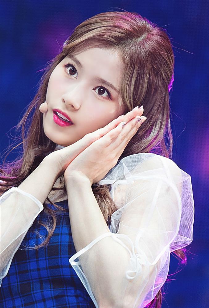 Sana (TWICE) đốt mắt khán giả với body nóng bỏng, xô đổ kỷ lục thánh fancam triệu view của thành viên cùng nhóm-3