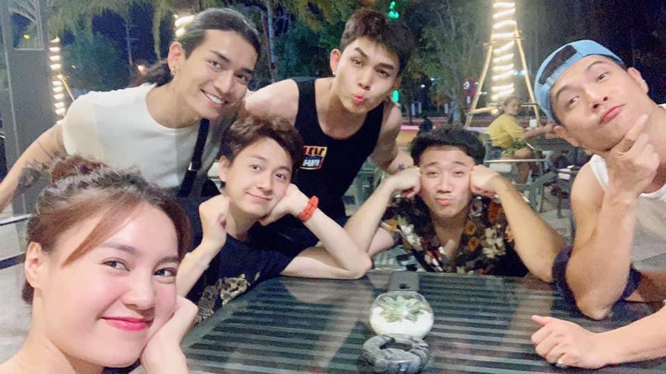 Sau tuyên bố là vợ chồng, Ngô Kiến Huy và BB Trần lại gây sốt với ảnh tình tứ làm đẹp cho nhau-3