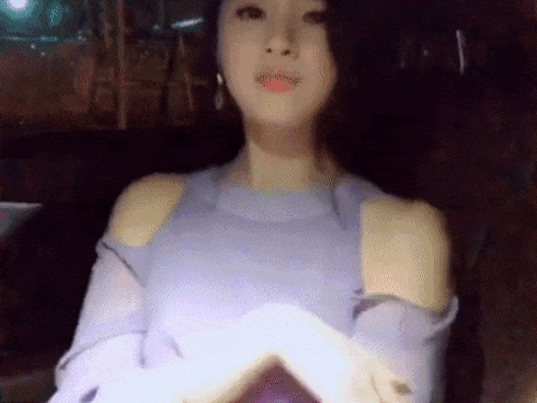 Ngắm nhìn nhan sắc mẹ ruột sắp bước vào tuổi U50, Midu giật mình: Tưởng hai chị em-10