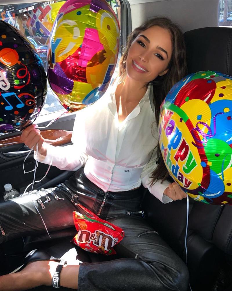 Bản tin Hoa hậu Hoàn vũ 10/5: Đẹp như Phạm Hương và HHen Niê cũng phải nhường bước trước tuyệt sắc giai nhân U60-9