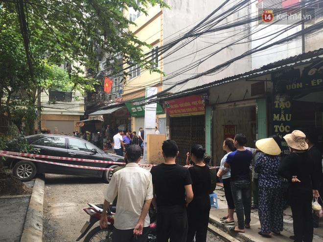 CLIP: Kinh hoàng nhìn khoảnh khắc nữ tài xế lùi xe Camry tông chết người đi xe máy ở Hà Nội-5