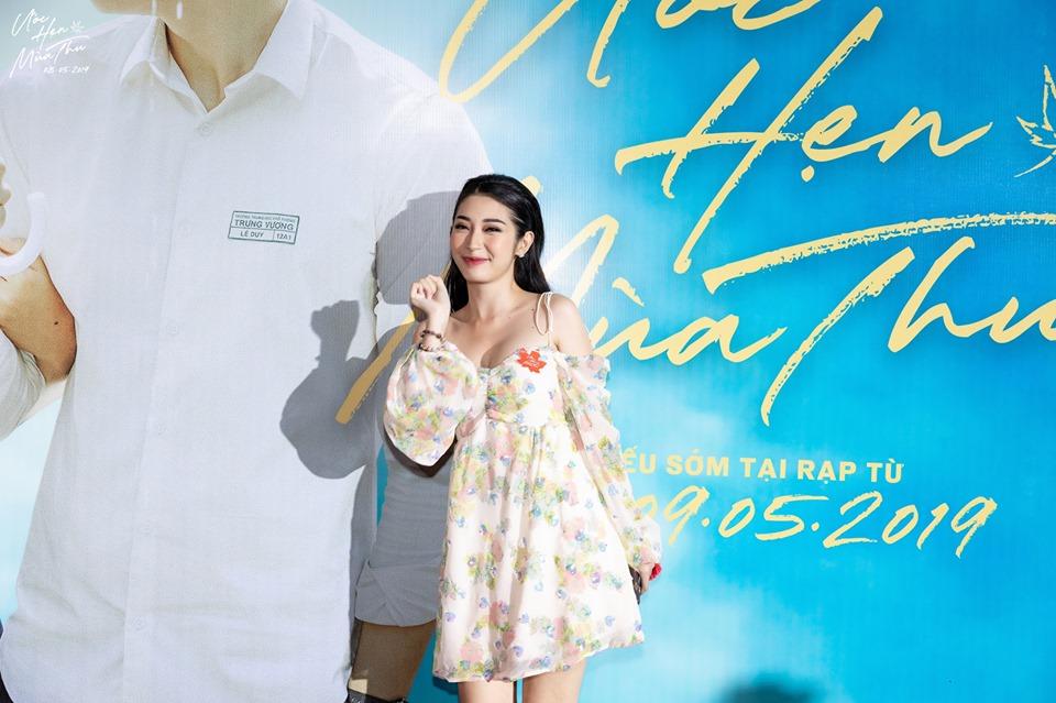 SAO MẶC XẤU: Hương Giang lộ bụng to tướng - Khổng Tú Quỳnh xuề xòa mặc váy ngủ dự sự kiện-1