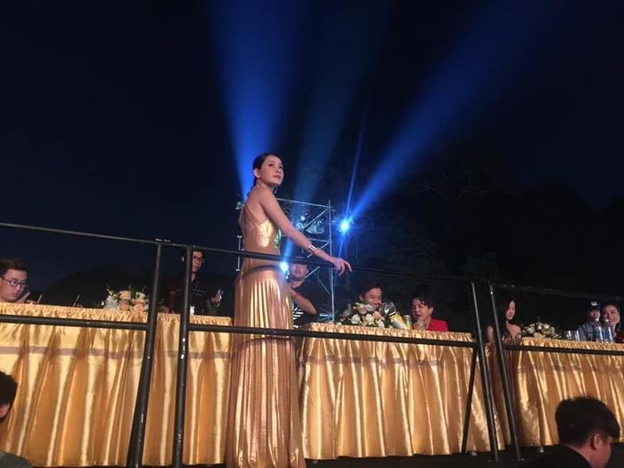 SAO MẶC XẤU: Hương Giang lộ bụng to tướng - Khổng Tú Quỳnh xuề xòa mặc váy ngủ dự sự kiện-6