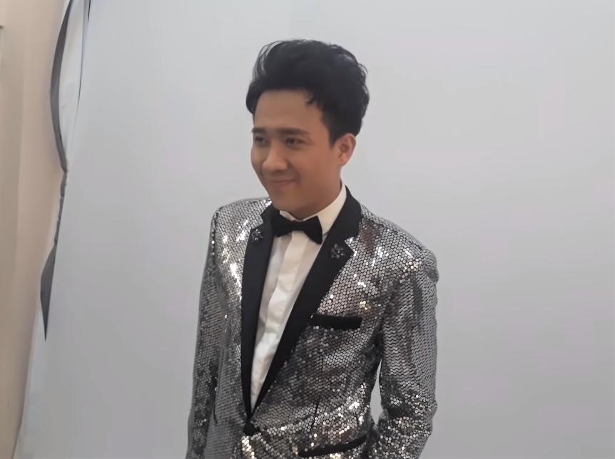 MC kì cựu Trấn Thành muối mặt ở trường quay vì sự cố trang phục-1