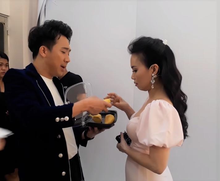 MC kì cựu Trấn Thành muối mặt ở trường quay vì sự cố trang phục-5