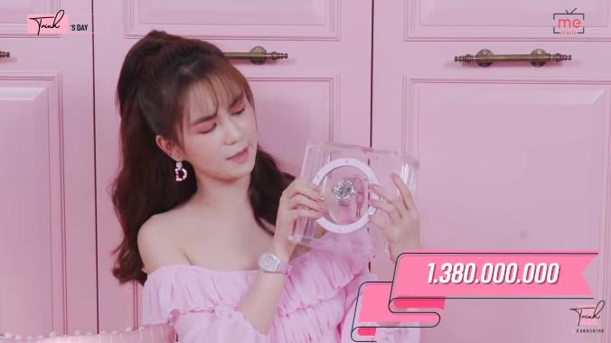 Chịu chơi như Ngọc Trinh: Sở hữu khối hàng hiệu màu hồng như trung tâm thương mại trị giá đến 7 tỷ đồng-5