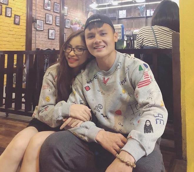 Nàng WAG Việt nào chuộng phong cách ăn mặc sexy, quyến rũ?-1