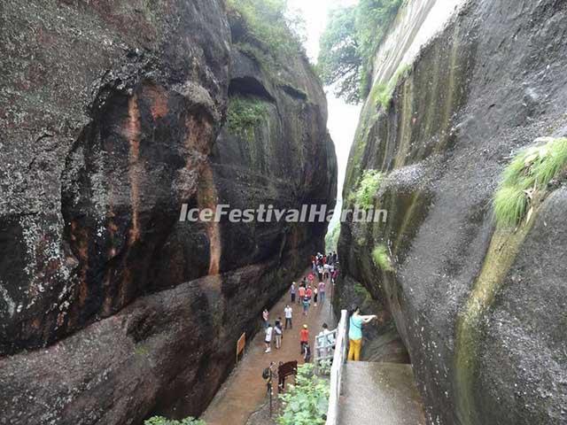 Danh thắng nhạy cảm nhất Trung Quốc, chị em đỏ mặt không dám nhìn-7