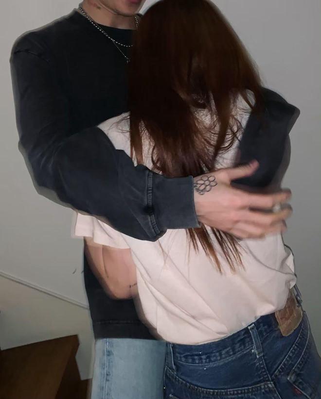 Bạn trai phờ phạc trong bộ ảnh kỷ niệm 3 năm yêu nhau với Hyuna-4