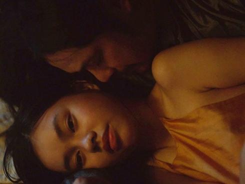 Đạo diễn lên tiếng khi để cô bé 13 tuổi đóng cảnh nóng trong Vợ ba-4