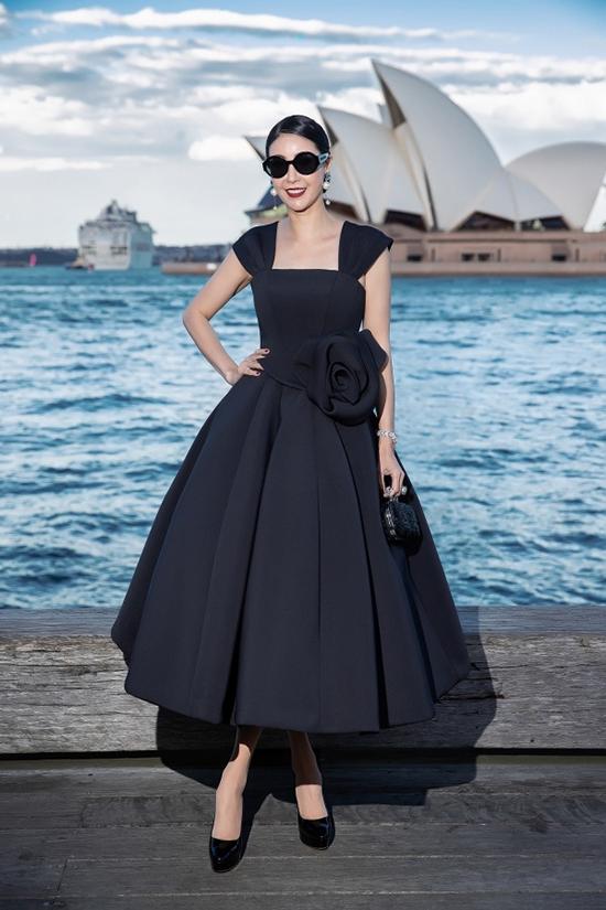 Chỉ có thể là Tăng Thanh Hà: Diện đồ kín mít, đen sì vẫn sang chảnh và khí chất ngút trời-3