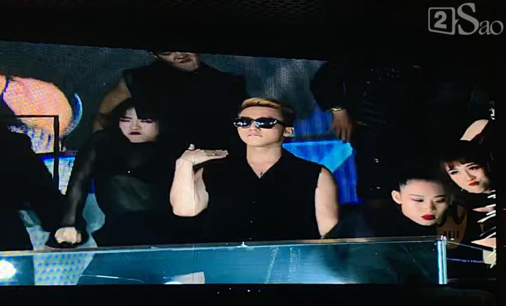 Đeo kính đen đi diễn lúc 1h đêm, Sơn Tùng lần đầu song ca cực chất với đàn chị Thảo Trang-3