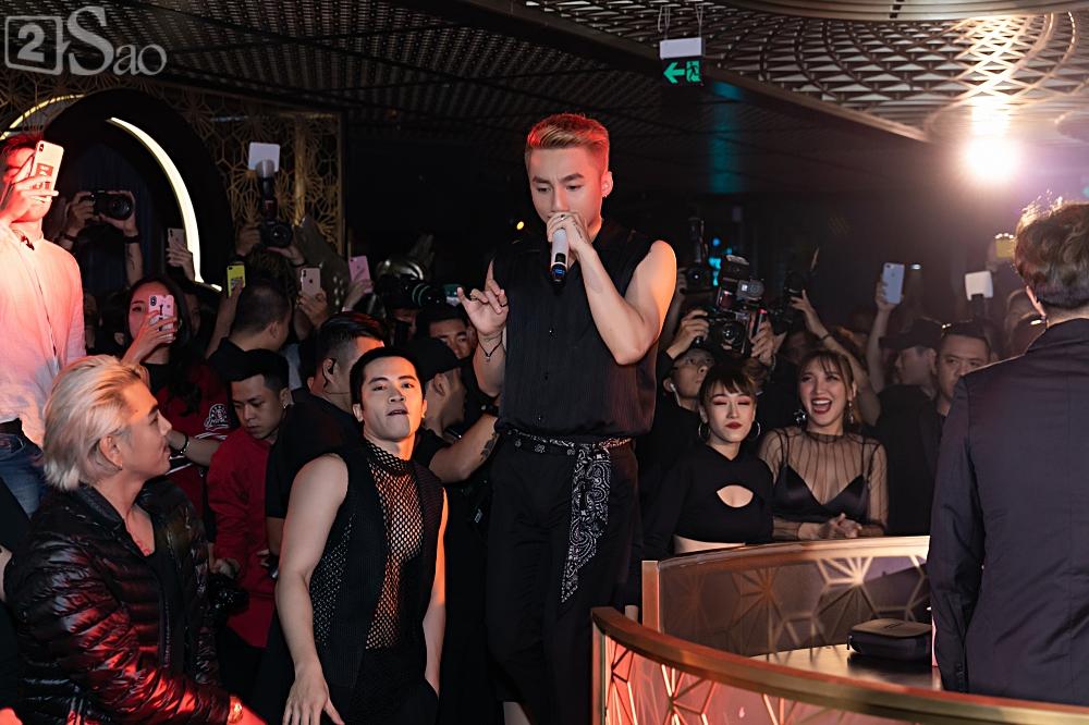 Đeo kính đen đi diễn lúc 1h đêm, Sơn Tùng lần đầu song ca cực chất với đàn chị Thảo Trang-4