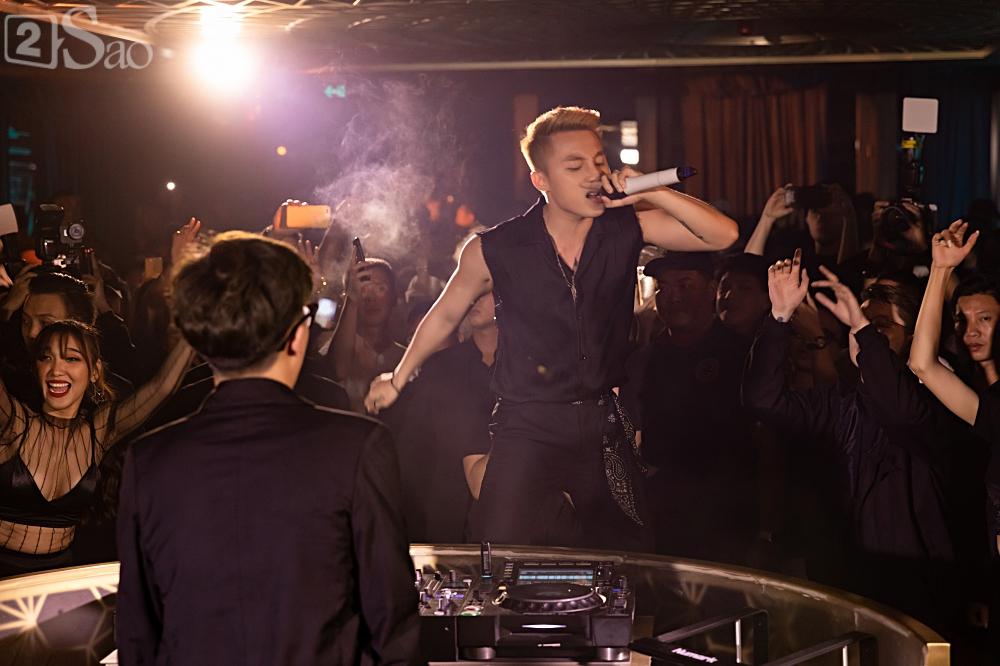 Đeo kính đen đi diễn lúc 1h đêm, Sơn Tùng lần đầu song ca cực chất với đàn chị Thảo Trang-6