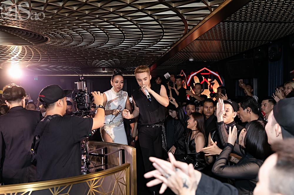 Đeo kính đen đi diễn lúc 1h đêm, Sơn Tùng lần đầu song ca cực chất với đàn chị Thảo Trang-8