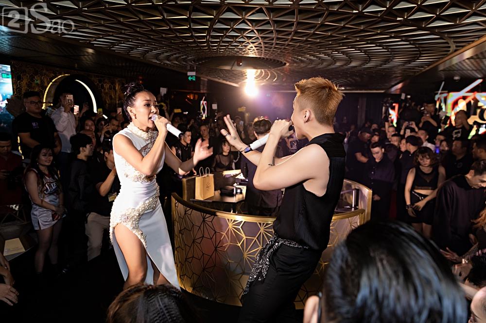 Đeo kính đen đi diễn lúc 1h đêm, Sơn Tùng lần đầu song ca cực chất với đàn chị Thảo Trang-9