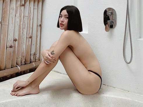 Tú Hảo đăng ảnh bán nude, ngày càng gợi cảm và nổi loạn