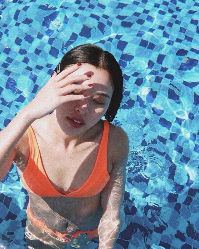 Tú Hảo đăng ảnh bán nude, ngày càng gợi cảm và nổi loạn-4