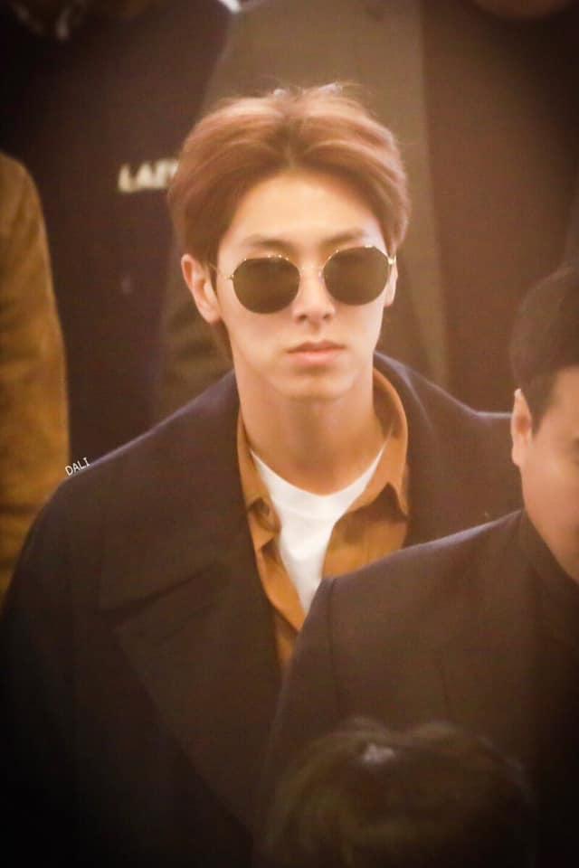 Trưng nguyên mặt mộc không thèm cạo râu ra sân bay, DBSK vẫn khiến fan ngất ngây trước visual đỉnh cao như tổng tài-3