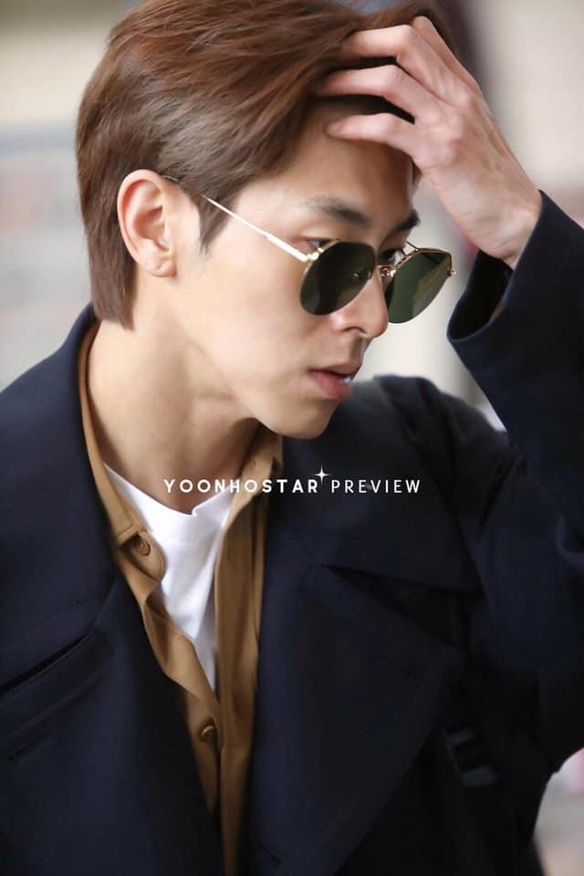 Trưng nguyên mặt mộc không thèm cạo râu ra sân bay, DBSK vẫn khiến fan ngất ngây trước visual đỉnh cao như tổng tài-5