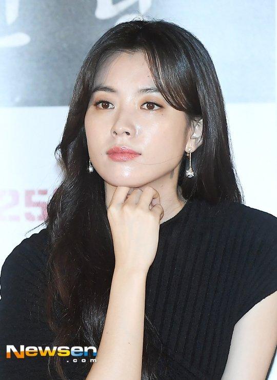 Lee Sung Kyung tiết lộ mối quan hệ thân thiết bất ngờ với Park Shin Hye-2