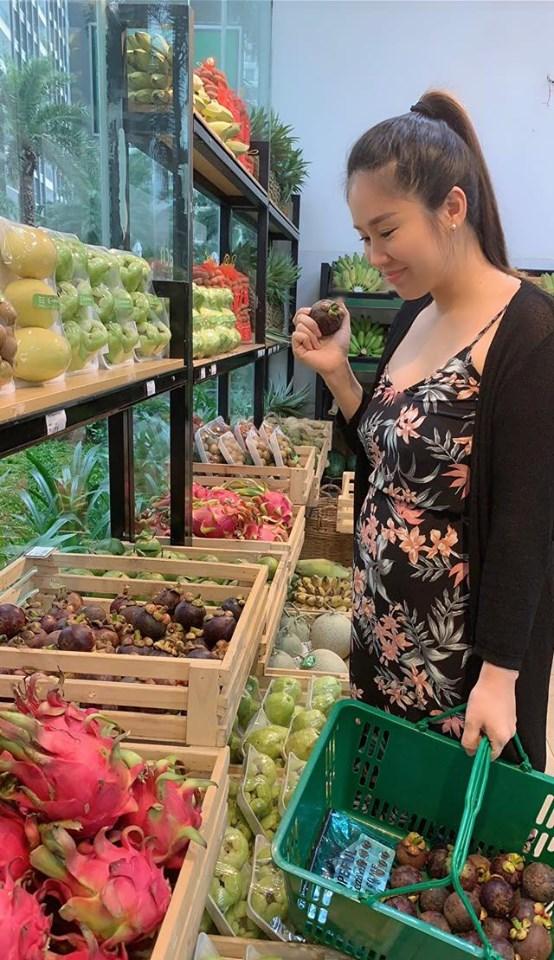 Đăng ảnh Tăng Thanh Hà, Louis Nguyễn không quên thả trái tim yêu thương cho bà xã xinh đẹp-4