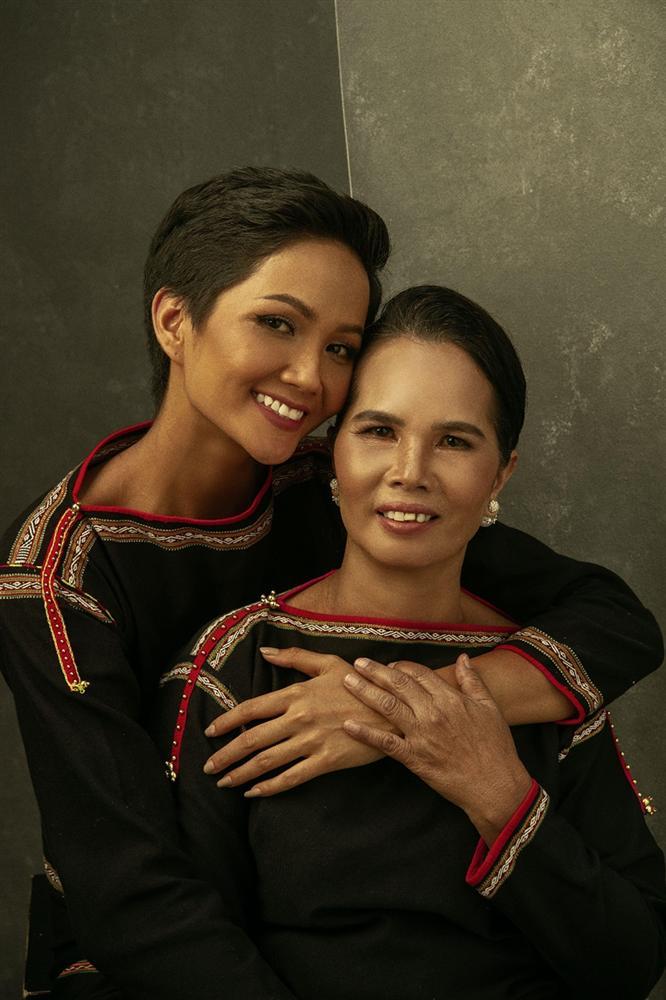 Đằng sau cảnh HHen Niê dọa ma với người đầy bọt trắng là hình ảnh tuyệt vời nhất Ngày của Mẹ-5