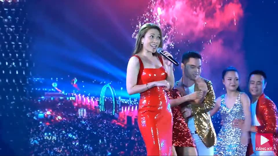 Hết thời mặc xấu quê mùa, chị đẹp Mỹ Tâm giờ đã sành điệu và khoe dáng sexy cỡ này-4