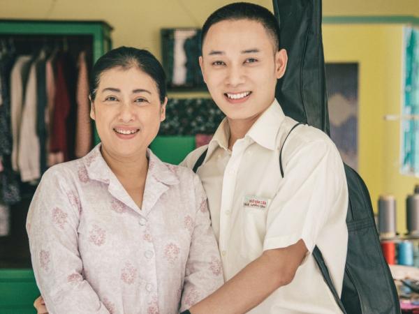 NGÀY CỦA MẸ, nghe loạt ca khúc để thấu hiểu thêm câu Ai còn mẹ xin đừng làm mẹ khóc-8