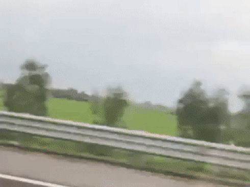 Clip: Pha trộm xe máy kinh điển và màn xử lý cực kỳ ‘cồng kềnh’ của thanh niên đuổi theo, giây cuối mới không nhịn nổi cười-3