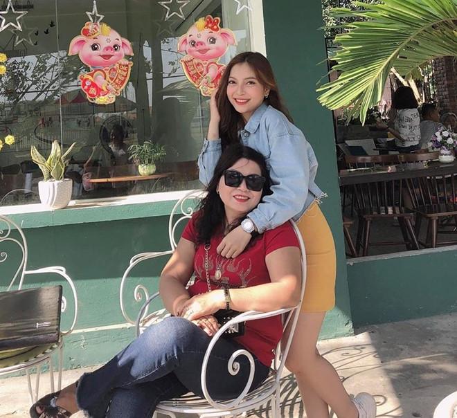 Hot girl chúc mừng Ngày của mẹ: Người hạnh phúc, người chạnh lòng-2