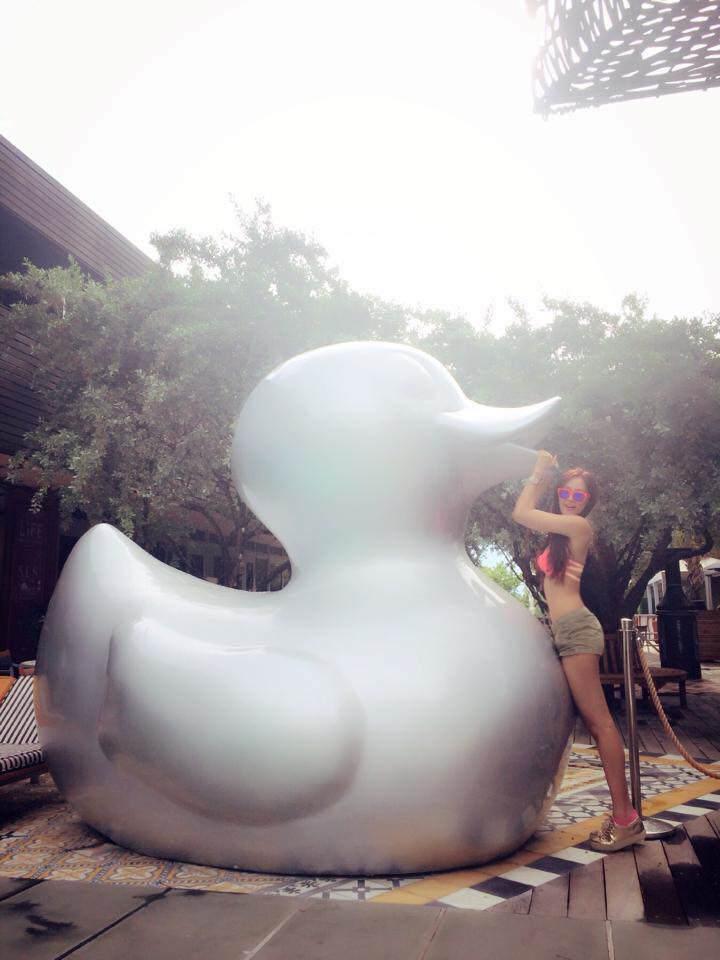 Mothers Day khác với mọi người, Mai Phương Thuý post ảnh bikini nuột nà để... chúc mừng mẹ-1