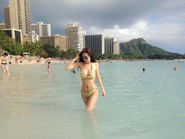 Mothers Day khác với mọi người, Mai Phương Thuý post ảnh bikini nuột nà để... chúc mừng mẹ-3