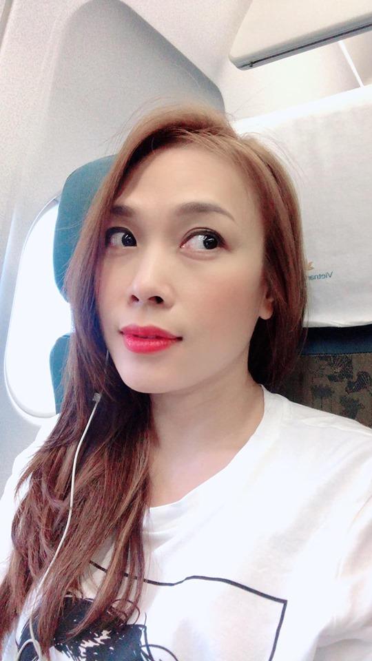 Phản ứng của Mỹ Tâm khi bị rình chụp trộm trên máy bay khiến fan nghi ngờ cô bị hack Facebook-3