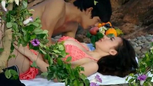 Angela Phương Trinh và những nghệ sĩ đóng cảnh khoe thân khi chưa 18-7