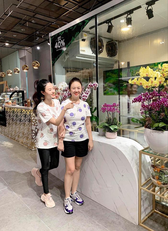 Ngắm nhìn nhan sắc mẹ ruột sắp bước vào tuổi U50, Midu giật mình: Tưởng hai chị em-1