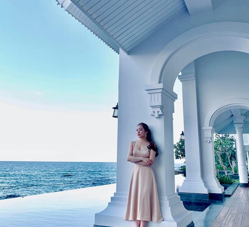 Ngắm nhìn nhan sắc mẹ ruột sắp bước vào tuổi U50, Midu giật mình: Tưởng hai chị em-9