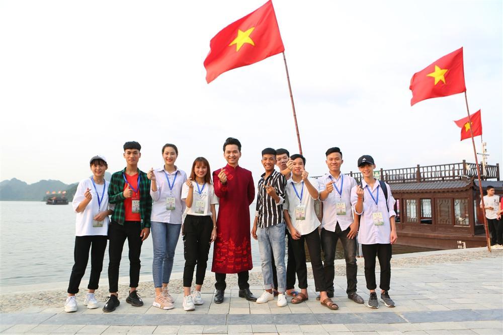 MC Hạnh Phúc cùng 100 nghệ sĩ quốc tế trình diễn trước hàng vạn khán giả-2