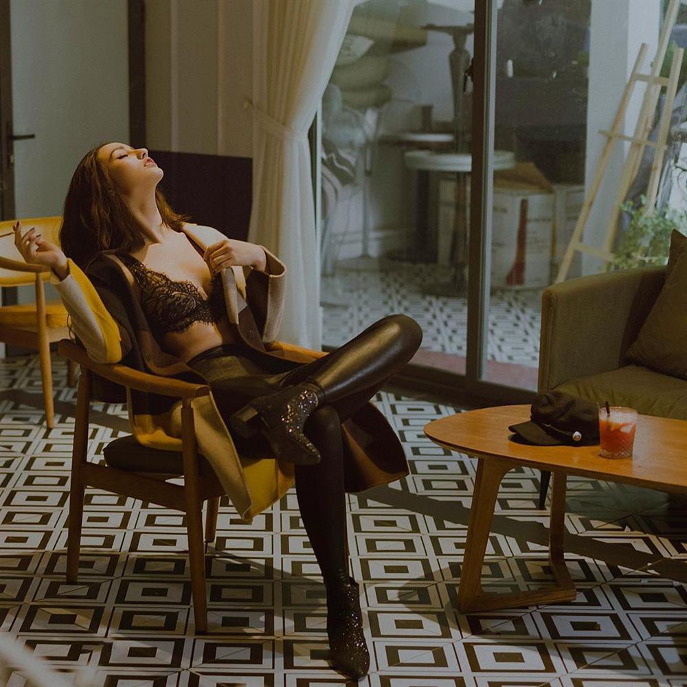 Hồng Quế tiếp tục tậu thêm nội y ren khoét sâu vị trí nhạy cảm, khoe hình xăm cực táo bạo-6