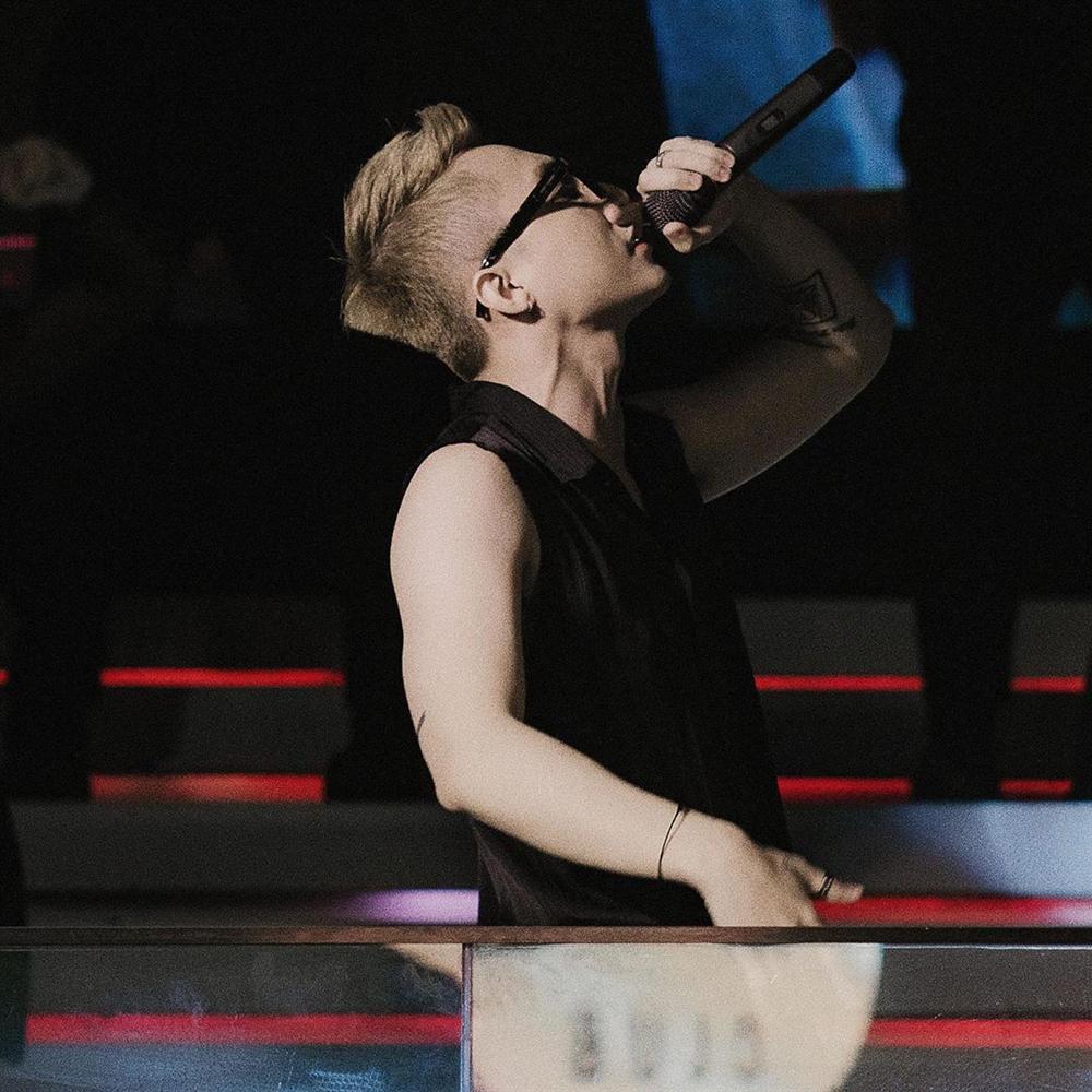 Phản ứng tẩm ngẩm tầm ngầm đích thực fangirl của HHen Niê khi thấy Sơn Tùng được khen đẹp trai, vừa trắng lại vừa giàu-4