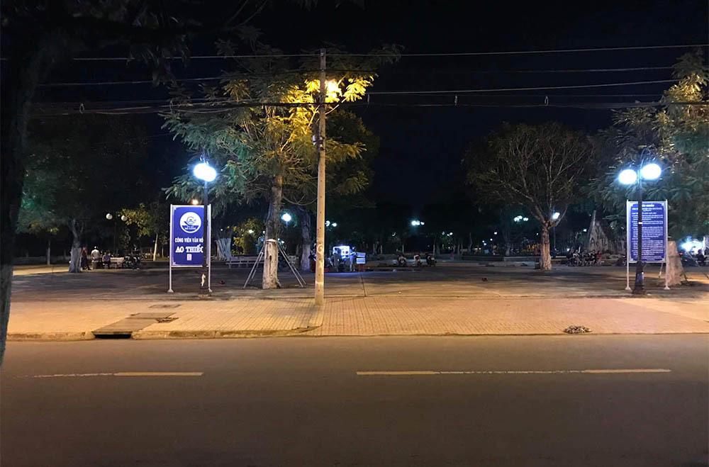 2 cô gái Tiền Giang ra công viên đánh nhau, 1 chàng trai bị đâm chết-1