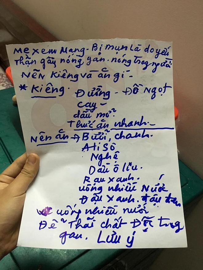 Mẹ 63 tuổi vẫn hàng ngày viết giấy nhắc nhở con gái như em bé-1