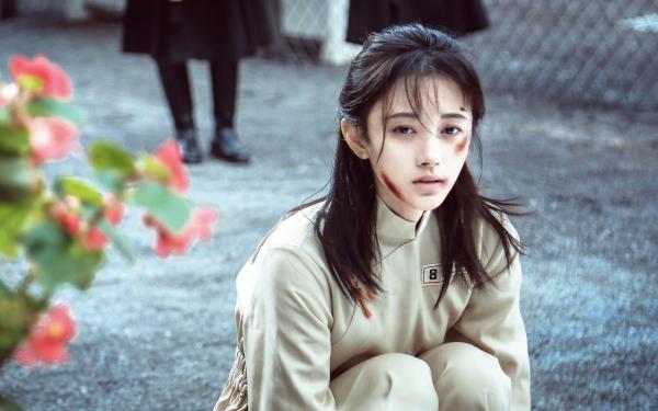 Mỹ nhân 4000 năm Cúc Tịnh Y gây tranh cãi vì chỉ đóng phim cổ trang-3