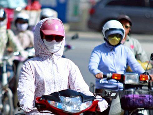 Nắng nóng gay gắt lên tới 40 độ C thiêu đốt miền Bắc đến khi nào?-2