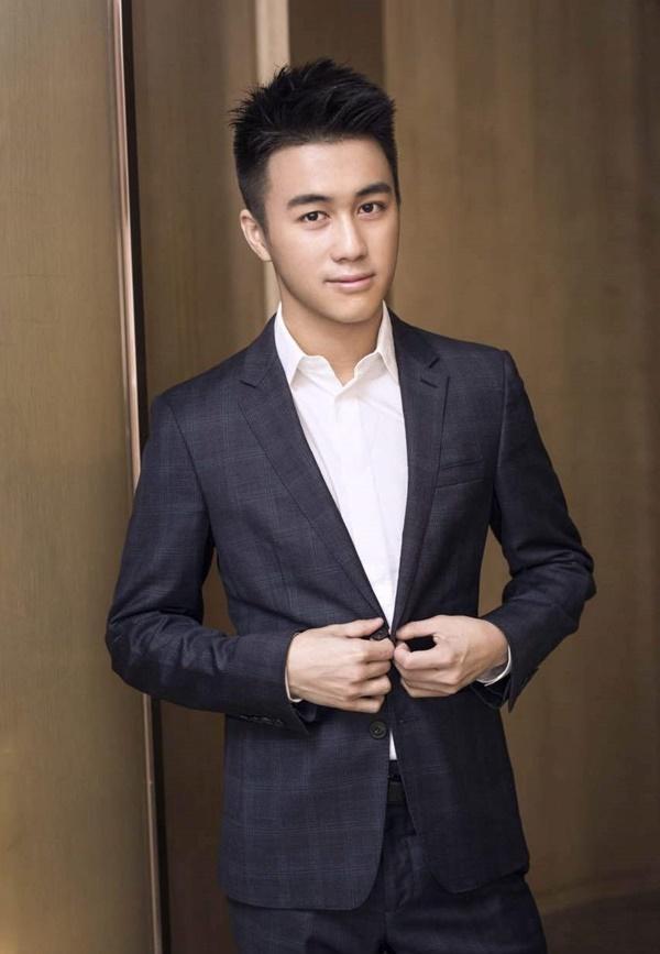 Con trai ông trùm sòng bạc Macau cầu hôn bạn gái hơn 6 tuổi, nhẫn kim cương cỡ khủng gây choáng váng người nhìn-9